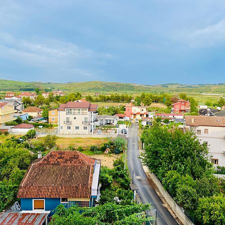 Green Trails City Center Divjake Bagian luar foto
