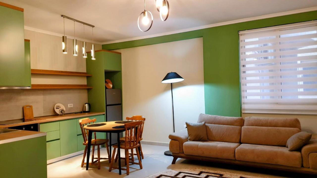 Green Trails City Center Divjake Bagian luar foto