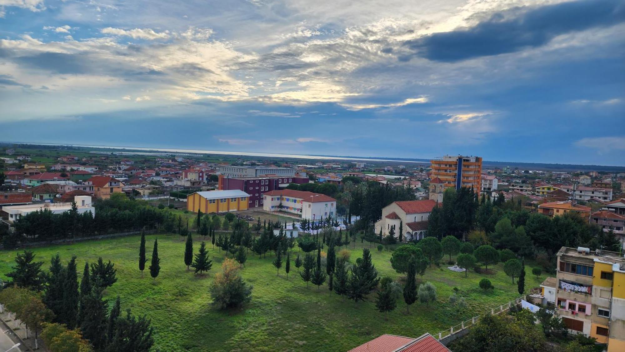 Green Trails City Center Divjake Bagian luar foto